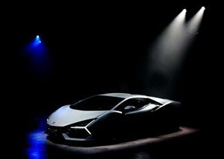 Lamborghini Bari svela Revuelto, l’innovazione ibrida della Casa del Toro