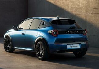 Lancia, la nuova Ypsilon by Cassina ora anche ibrida