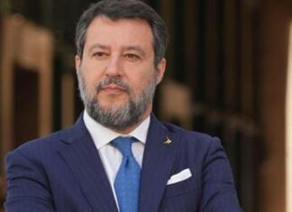 Lega, Salvini annuncia congresso per la leadership in autunno