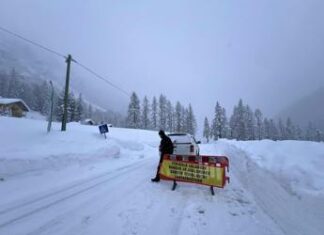 Maltempo sull’Italia, valanghe in Val d’Aosta: migliaia di persone isolate