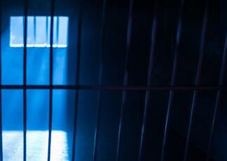 “Meglio in carcere che con mia moglie”, 33enne evade dai domiciliari a Napoli