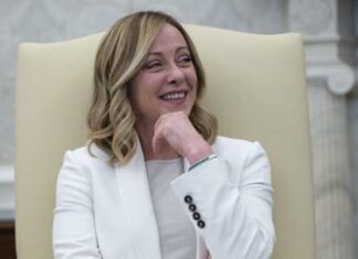 Meloni: “Quindici mesi di governo? A me sembrano 15 anni…”