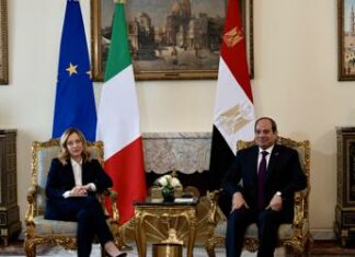 Meloni al Cairo, bilaterale con Al Sisi poi summit Ue-Egitto: “Gaza in cima a preoccupazioni”