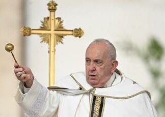 Messa di Pasqua, in 30mila per il Papa a San Pietro