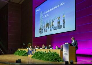 Microbiologia clinica e futuro, al congresso di Rimini il plauso della presidente della Commissione Ue Ursula von der Leyen