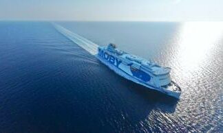 Moby, i 2 traghetti più grandi nel mondo insieme in linea fra Livorno e Olbia