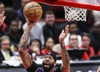Nba, impresa Lakers a Milwaukee senza James