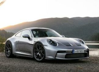 Porsche 911: nel 2024 arriverà la ibrida