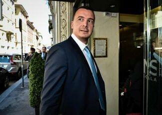 Rocco Casalino: “Insulti da re bancarelle? Feriscono più le risate di Formigli e Serra”