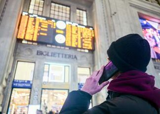 Sciopero treni oggi e domani, possibili ritardi e cancellazioni: orari e fasce di garanzia