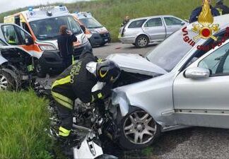 Scontro tra tre auto sulla Pontina Vecchia: morta una bimba di 8 anni