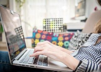 Smart working addio, da domani stop anche per genitori di under 14 e fragili