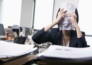 Stress, ansia e depressione: cresce rischio per benessere mentale dipendenti