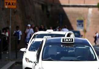 Taxi, Antitrust incalza comuni: “Aumentare numero licenze e flessibilità turni”