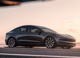 Tesla taglia la produzione in Cina