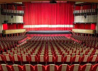 Topo al teatro Sistina, il direttore Piparo: “Trovato e rimosso ma il problema è della città”