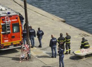 Torino, cade nel Po mentre scatta foto alla moglie e muore