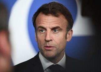 Ucraina, Macron agli alleati: “Non siate codardi”
