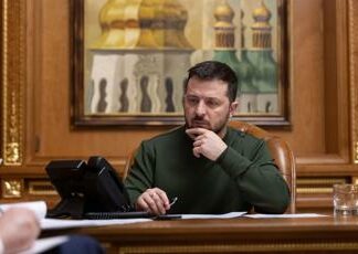 Ucraina, Zelensky: “Ringrazio Meloni ma un Paese solo non può sostenerci contro la Russia”