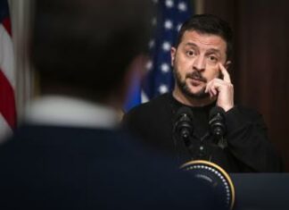 Ucraina, Zelensky e il piano di Putin: “Dateci armi o guerra presto in Europa”