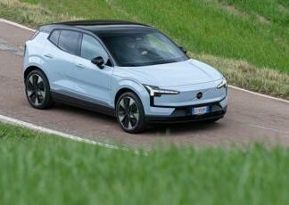Volvo corre con la EX30, il Suv elettrico che combina performance e sostenibilità