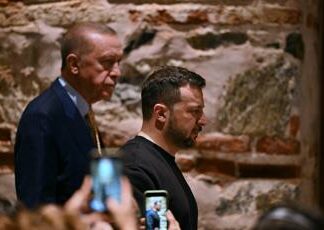 Zelensky in Turchia, Erdogan: “Pronti a ospitare vertice Mosca-Kiev”