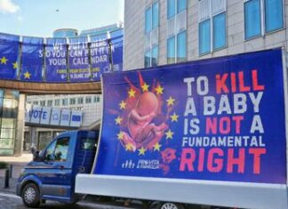 Aborto, Europa. Pro Vita Famiglia. Campagna shock al Parlamento Europeo contro aborto in Carta Diritti UE: “Uccidere un bambino non è un diritto fondamentale”