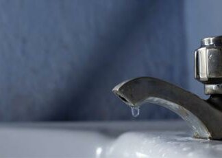 Addio PFAS: un nuovo trattamento dell’acqua cancella le sostanze chimiche per sempre