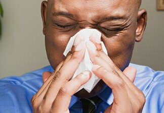 Allergie in piena fioritura, ecco come difendersi: la parola all’esperto