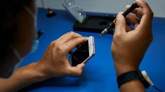 Apple, l’iPhone si potrà riparare con pezzi usati più economici