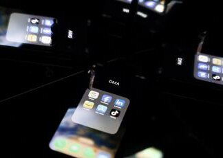 Apple rimuove WhatsApp e Threads dallo store in Cina, Pechino: “Ragioni di sicurezza”