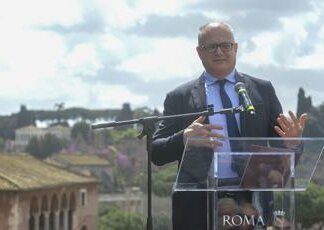 Aumento biglietto bus e metro Roma, Gualtieri: “Necessario, ma riduzione per abbonamenti”