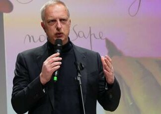 “Cancellato monologo Scurati sul 25 aprile, il post di Bortone: “Sgomento”