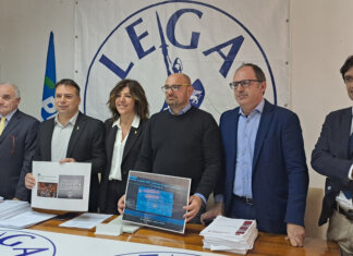 Caos Poc a Livorno, Lega: “Salvetti non è più sindaco di tutti” Caos Poc a Livorno, Lega: "Salvetti non è più sindaco di tutti"