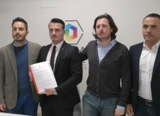 Centrodestra vs Biffoni al Met, il sindaco: “Li invito a teatro” Centrodestra vs Biffoni al Met, il sindaco: "Li invito a teatro"