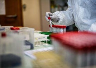 Covid, 72enne col virus per 613 giorni: ‘eterni positivi’ possibile motore di varianti