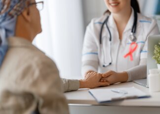 Diagnosi tumore fa paura a 6 famiglie su 10, Veronesi: “Problema culturale”