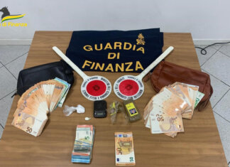 Droga con foto di Riina, arrestato a Piombino Droga con foto di Riina, arrestato a Piombino