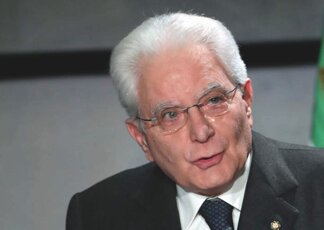 Famiglia, Mattarella: “Carta richiede sostegno, aiutare giovani coppie per favorire natalità”