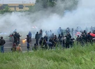 G7, corteo di protesta a Torino: manifestanti bloccano tangenziale