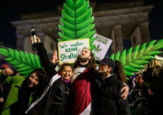 Germania legalizza ‘parzialmente’ la cannabis: cosa si potrà fare