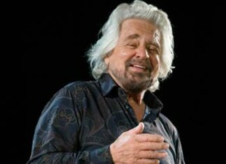 Grillo parla a Bruxelles: “Io butto lì anche un sacco di str…”. Mezza sala si alza e se ne va