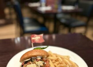 Hard Rock Cafe Italia partecipa alla World Burger Tour Competition con tre nuovi panini dai sapori locali