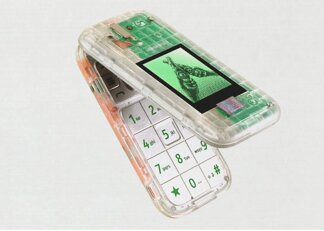 Heineken lancia il “telefono noioso”, meno notifiche e più birre