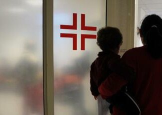 Indagine Altroconsumo, ‘liste d’attesa Ssn incubo per 9 italiani su 10’