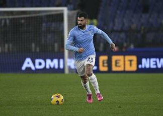 La Ferrari di Elseid Hysaj prende fuoco: “Sto bene, difetto dell’auto”