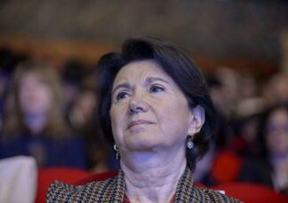 Malattie rare, Roccella: “Valorizzare ruolo e competenze donne caregiver nel lavoro”