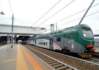 Milano, urtato da un treno a San Donato: gravemente ferito un 60enne