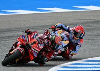 MotoGp Jerez, vince Bagnaia dopo duello serrato con Marquez