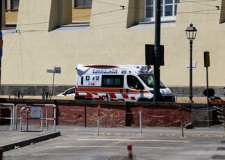 Napoli, traghetto urta banchina: tre passeggeri contusi